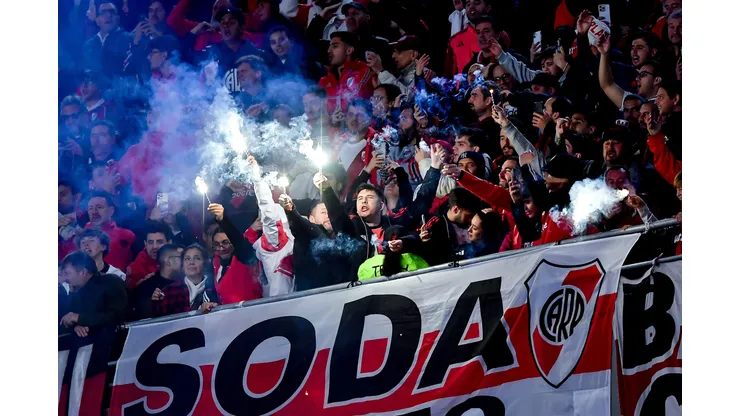 La hinchada de River criticó a un titular.