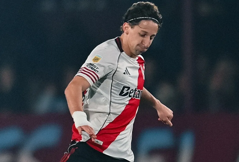 Matías Galarza vs. Lanús. (Foto: Prensa River)