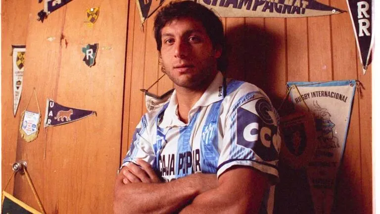 Martín Terán con la de Atlético Tucumán (Archivo – La Nación)