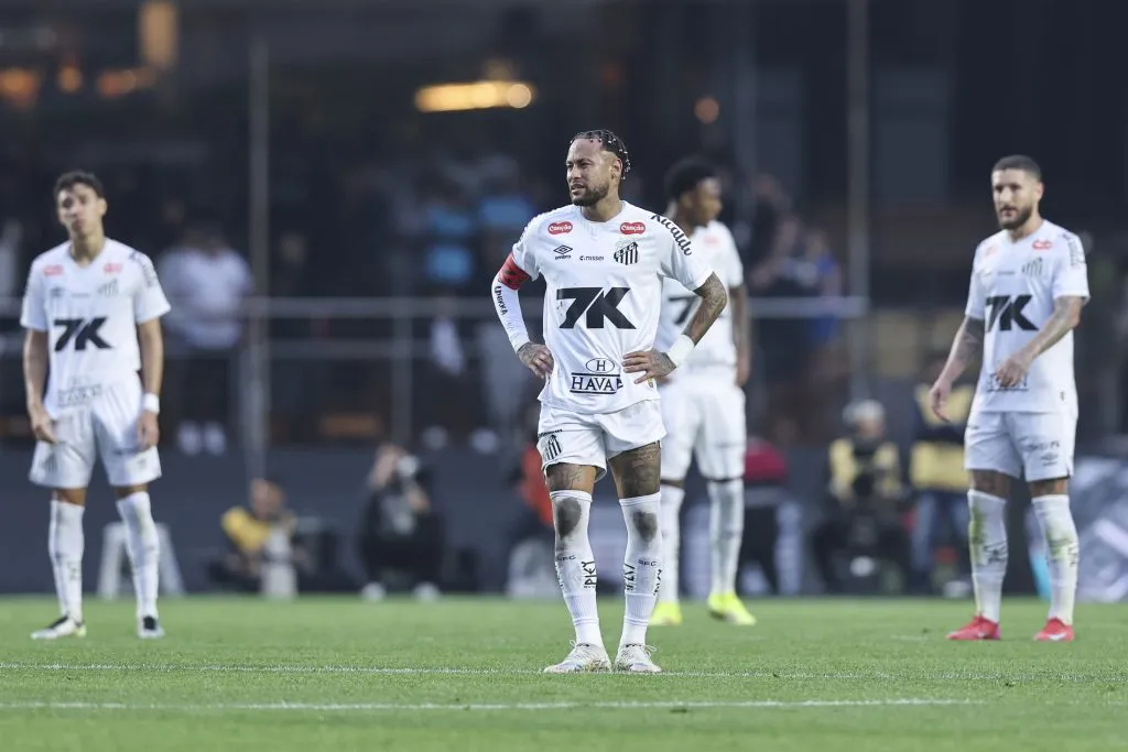 Neymar no ha logrado liderar al Santos desde su fútbol. (Foto de Getty).