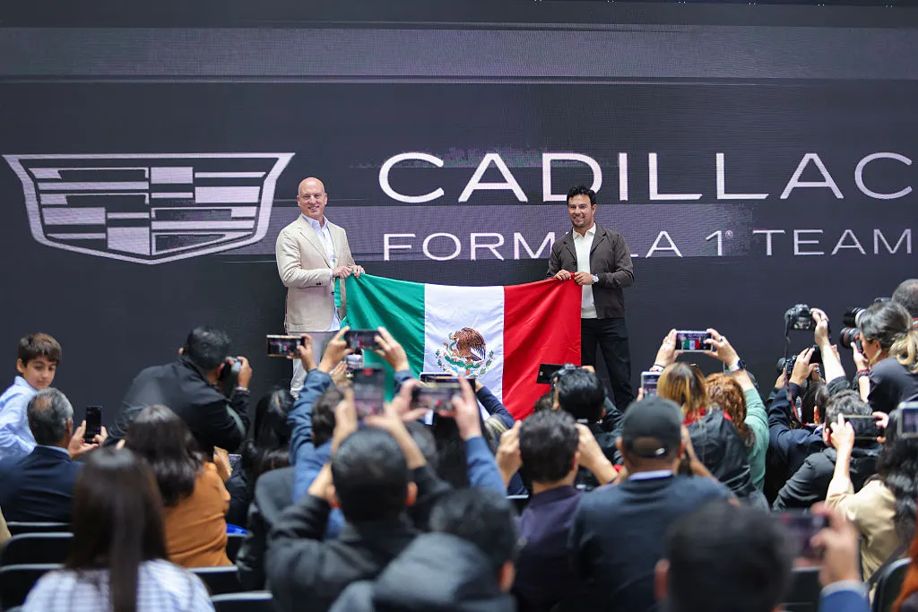 Checo Pérez fue presentado en el Teatro Telcel de la Ciudad de México como nuevo piloto de Cadillac. (Getty)