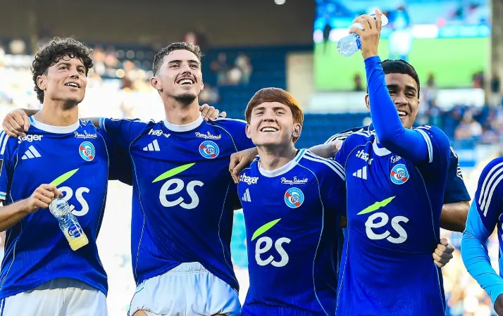 Valentín Barco junto a Joaquín Panichelli, Kendry Páez y Rafael Soares, sus compañeros en Racing de Estrasburgo. (@colo.barco)