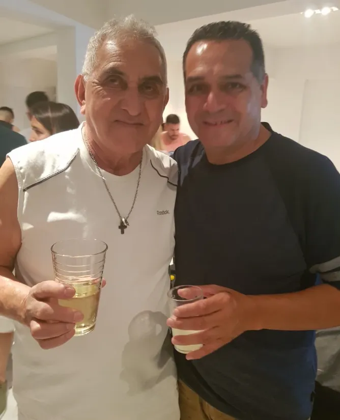 Manuel Santos Aguilar junto a su padre, quien lo acompañó en toda su carrera deportiva. (Foto: @manuelsantosaguilar).