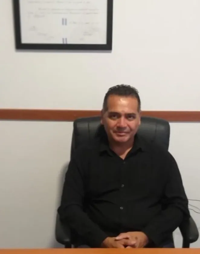 Manuel Aguilar se recibió de abogado a los 43 años. (Foto: @manuelsantosaguilar).