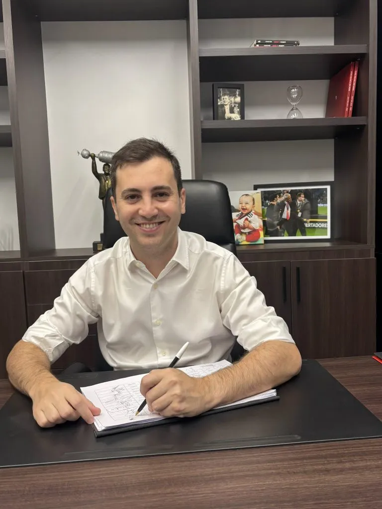 Stefano Di Carlo firmó su candidatura presidencial. (Foto: @stefanodicarlo).