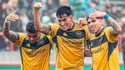 Los jugadores de Boca celebran el gol de Lautaro Di Lollo.