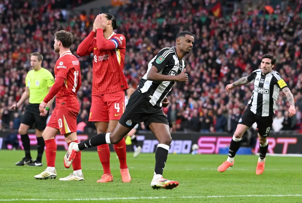 Alexander Isak marcó en la final de la Carabao Cup entre Newcastle United y Liverpool. (Getty Images)