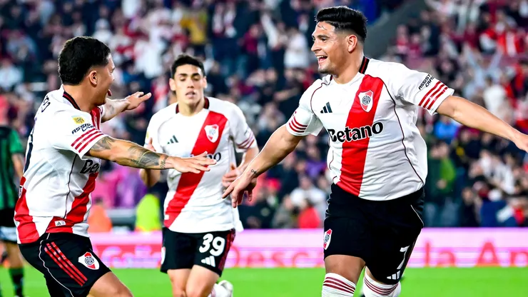 Maxi Salas festeja su gol ante San Martín de San Juan.
