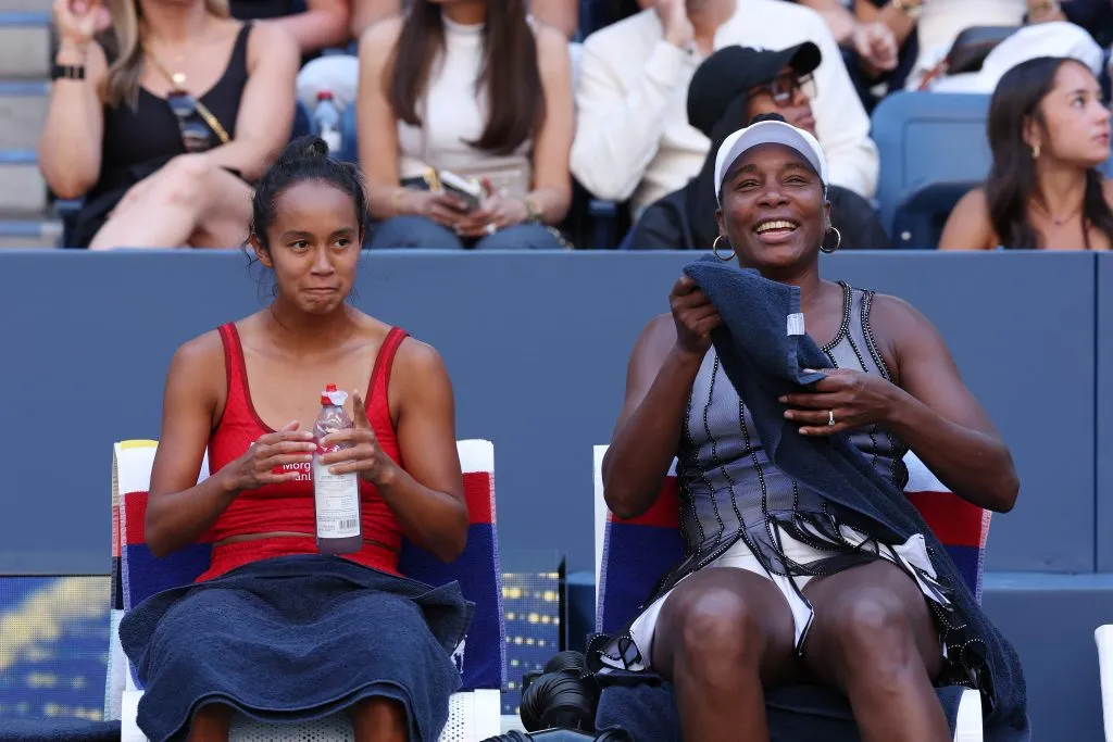 Leylah Fernandez y Venus Williams. (Foto: Getty).