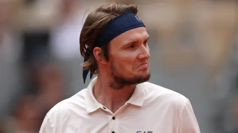 Bublik apuntó sin filtro contra el dobles en tenis.