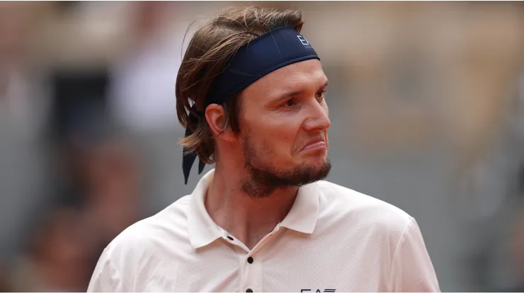 Bublik apuntó sin filtro contra el dobles en tenis.