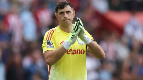 Los hinchas del Aston Villa dejaron claro que no le gustó que Emiliano Martínez se quisiera ir al Manchester United, en el posteo por su cumpleaños.