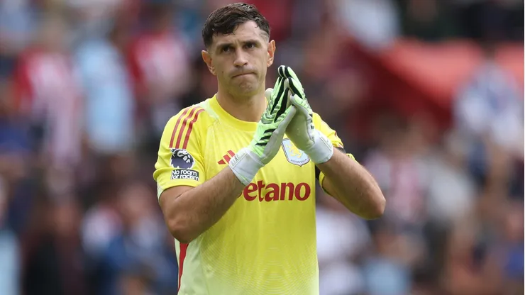 Los hinchas del Aston Villa dejaron claro que no le gustó que Emiliano Martínez se quisiera ir al Manchester United, en el posteo por su cumpleaños.