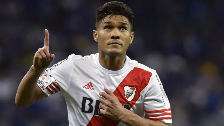 Teo Gutiérrez reveló que los referentes del plantel de River le prohibieron llegar al entrenamiento con un auto de alta gama.