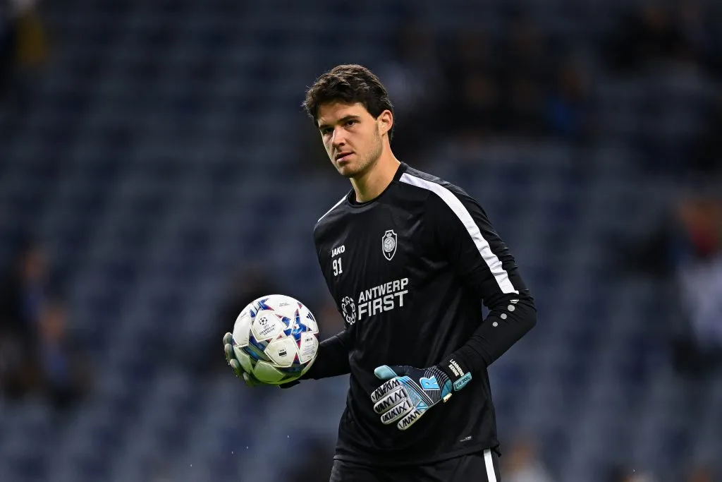 Senne Lammens, durante su estadía en Amberes, en un partido de UEFA Champions League ante Porto. (Getty Images)