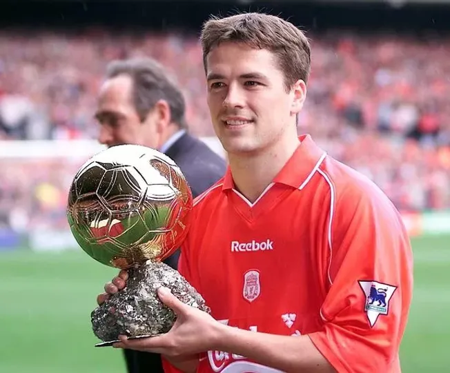 Michael Owen fue el segundo jugador más joven en ganar el Balón de Oro. Lo hizo con 22 años en 2001.