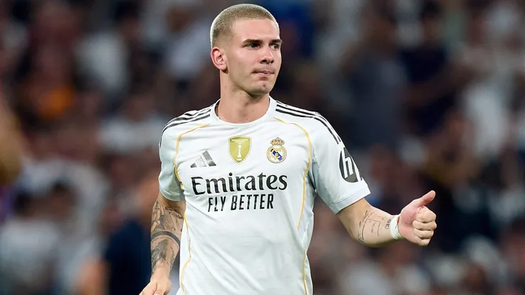 Franco Mastantuono con la camiseta del Real Madrid.
