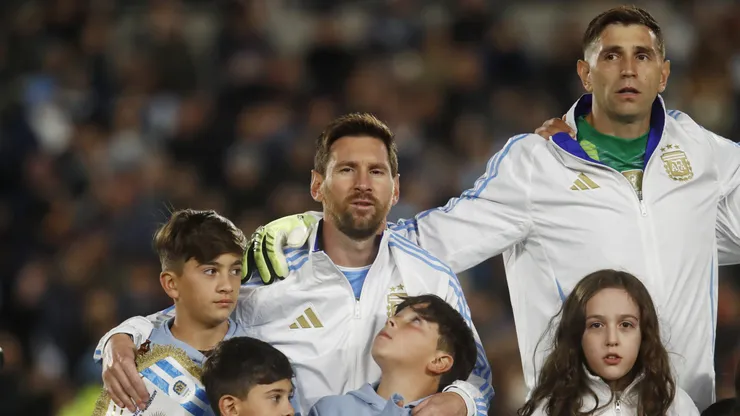 Lionel Messi entonando el himno dela Selección Argentina.