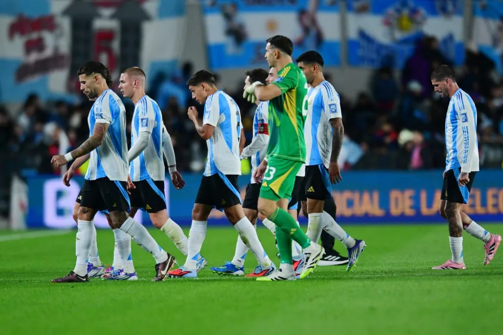 Otamendi encabeza la fila de jugadores de la Selección Argentina. (Foto: Getty).