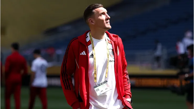 Franco Armani recibió un inesperado reconocimiento de parte de Emiliano Martínez.