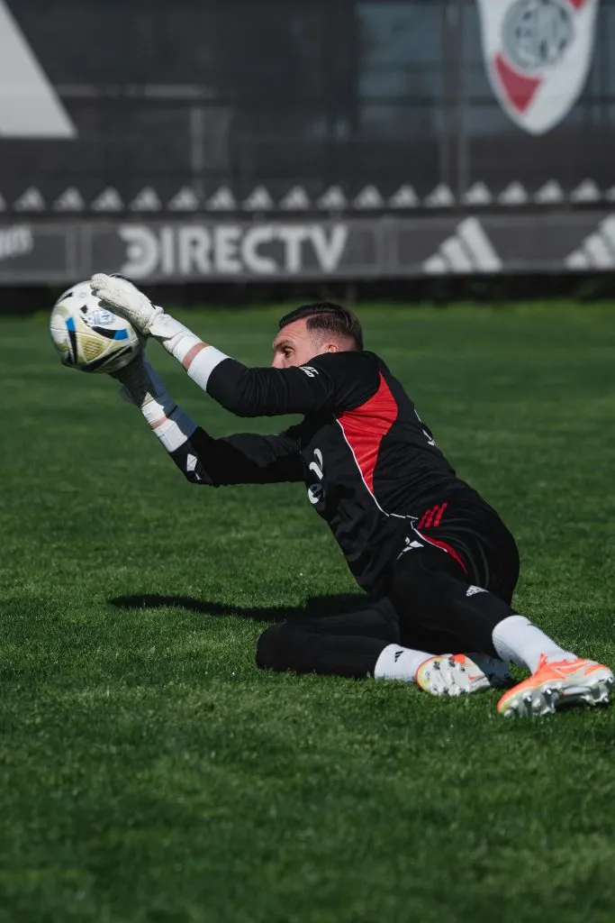 Armani fue destinatario del mejor de los elogios de parte de Dibu Martínez. (Foto de River en X).