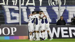 Los jugadores de Independiente Rivadavia celebran el primer gol ante Tigre.