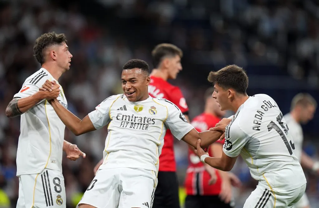 Kylian Mbappé, Federico Valverde y Arda Guler, los indiscutidos por Xabi Alonso en Real Madrid. (Getty Images)