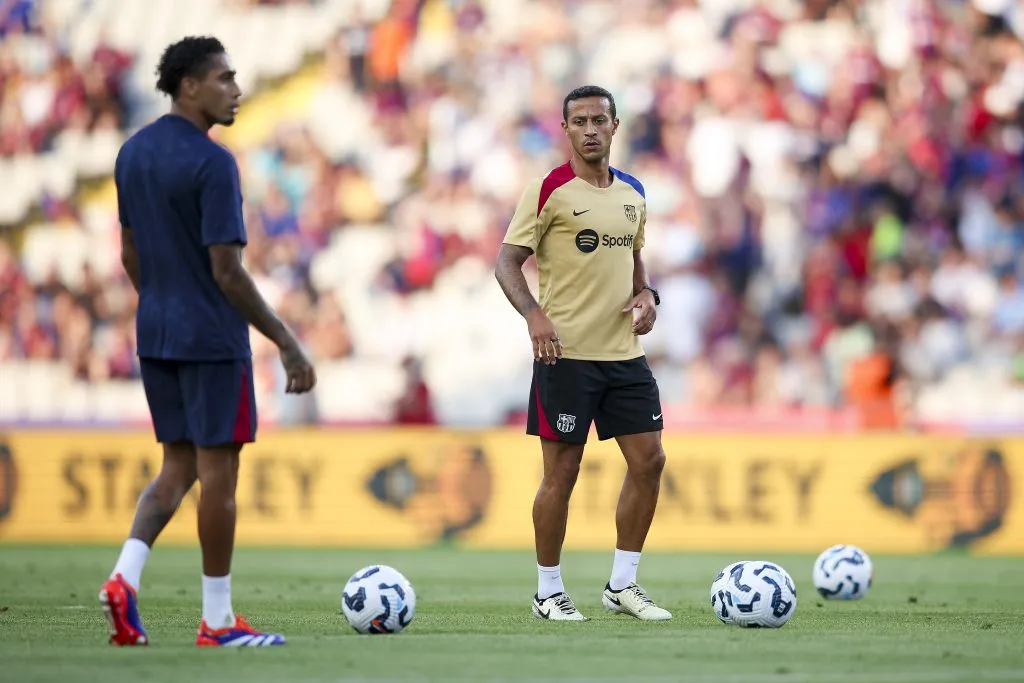 Thiago Alcántara, como ayudante de campo de Barcelona en 2024. (Getty Images)