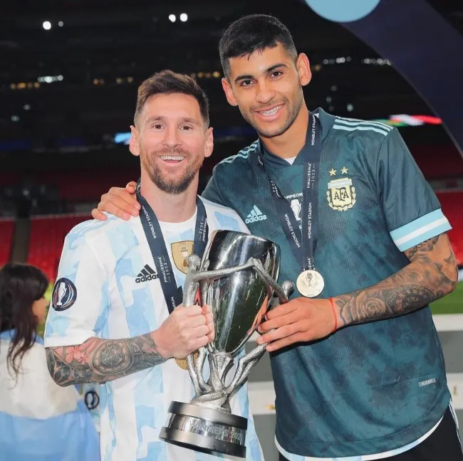Lionel Messi y Cristian Romero, durante la conquista de la Selección Argentina en la Finalissima.