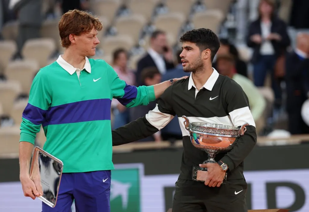 Sinner y Alcaraz tras la final de Roland Garros 2024. (Foto: Getty).
