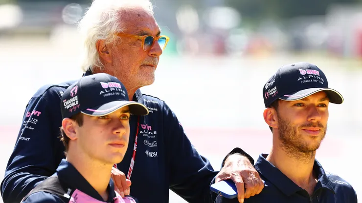 Flavio Briatore junto a Franco Colapinte y Pierre Gasly, pilotos de Alpine en la Fórmula 1.