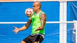 El Tanque Silva sumará un nuevo capítulo dentro de una cancha de fútbol.