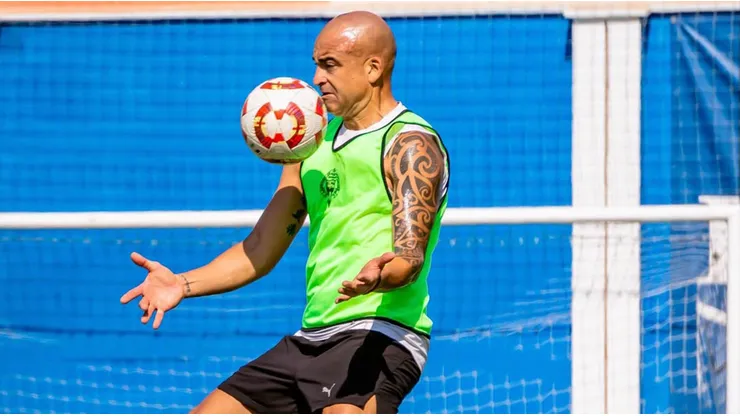 El Tanque Silva sumará un nuevo capítulo dentro de una cancha de fútbol.