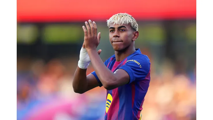 BARCELONA, SPAIN - AUGUST 10: Lamine Yamal of FC Barcelona is presented to the fans prior to the Joan Gamper Trophy match between FC Barcelona and Como1907 at Estadi Johan Cruyff on August 10, 2025 in Barcelona, Spain. (Photo by Alex Caparros/Getty Images)