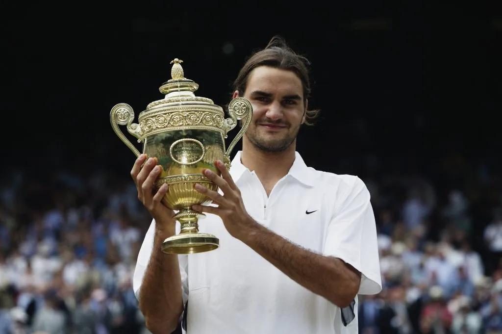 Federer tras ganar Wimbledon en 2003. (Foto: Getty).