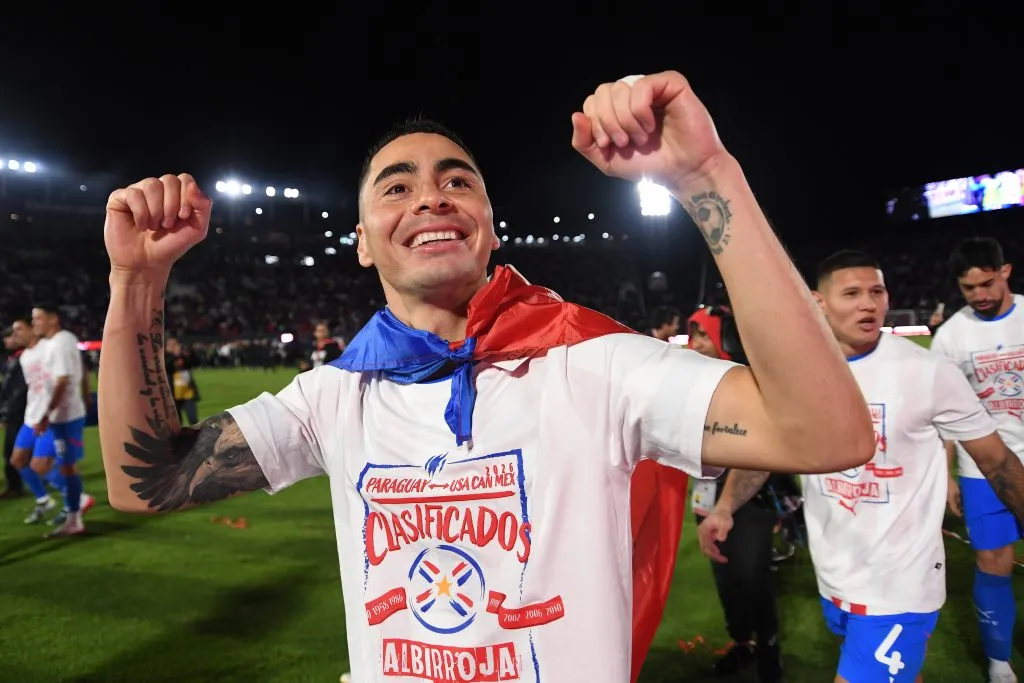 Almirón celebra la clasificación al Mundial 2026. (Foto: Getty).