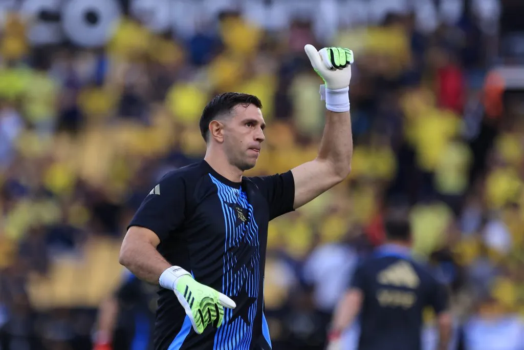 Dibu Martínez en la previa del duelo ante Ecuador. (Foto: Getty).
