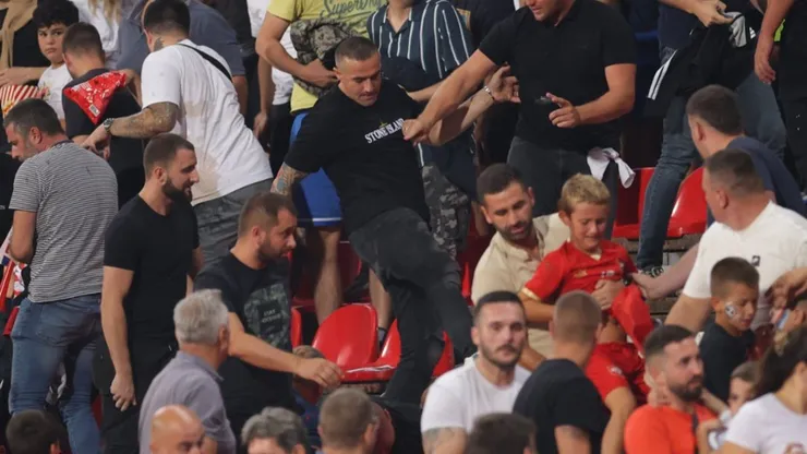 Incidentes en la tribuna en Serbia vs. Inglaterra