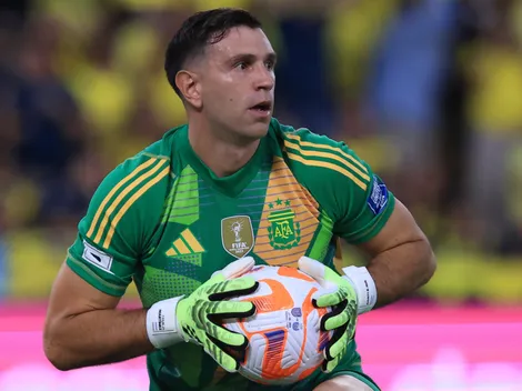 Tras la fecha FIFA con la Selección Argentina, Dibu Martínez tendrá que resolver un complejo problema en Aston Villa