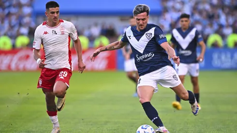 Huracán y Vélez animan un atractivo partido en Parque Patricios.