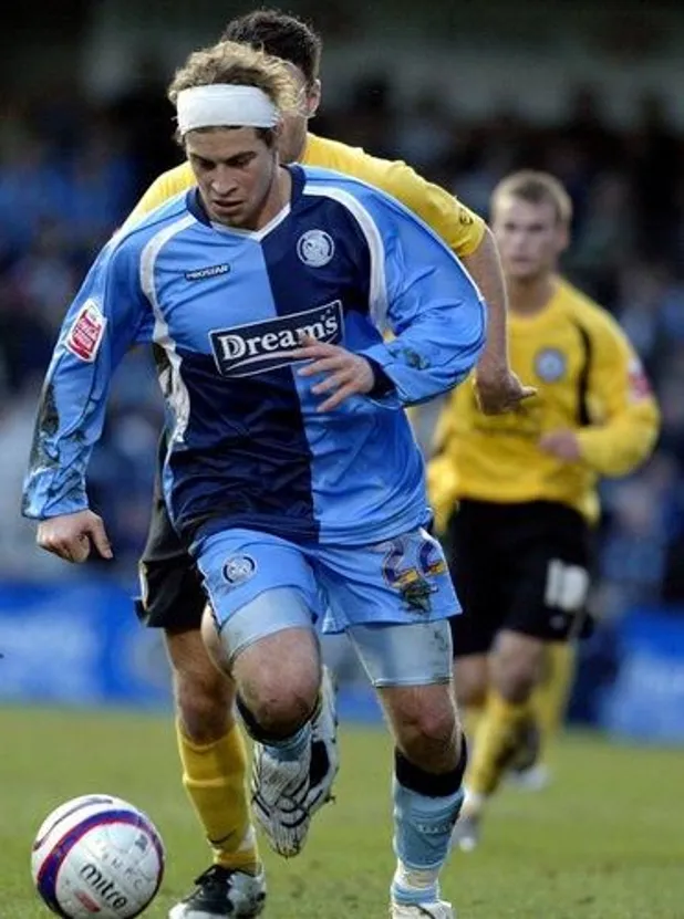Sergio Torres con la camiseta del Wycombe Wanderers. (Archivo personal).