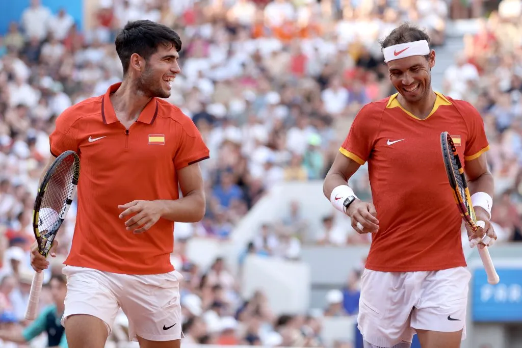 Carlos Alcaraz y Rafael Nadal, en representación de España durante los Juegos Olímpicos de París 2025. (Getty Images)