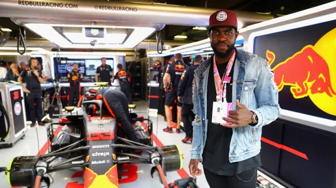 Samuel Umtiti en el box de Max Verstappen, en 2018.