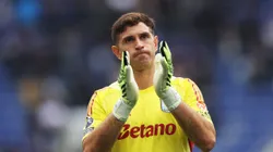 Dibu Martínez frente a Everton.