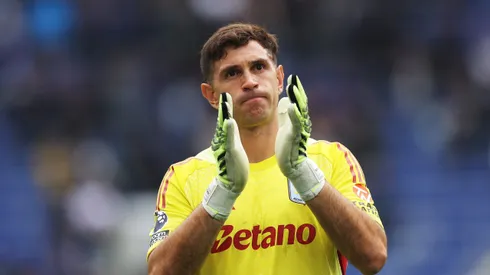 Dibu Martínez frente a Everton.