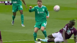 Alexis Mac Allister sufrió una dura patada ante Burnley.