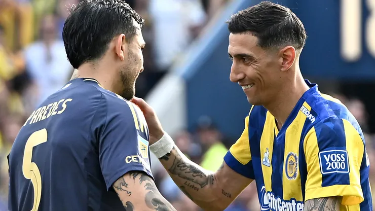 Leandro Paredes y Ángel Di María, durante el partido entre Boca y Rosario Central.