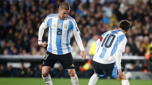 Franco Mastantuono y Lionel Messi en la Selección Argentina.