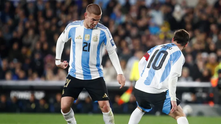 Franco Mastantuono y Lionel Messi en la Selección Argentina.