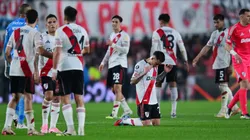 Kevin Castaño junto a sus compañeros de River en el duelo ante Palmeiras.